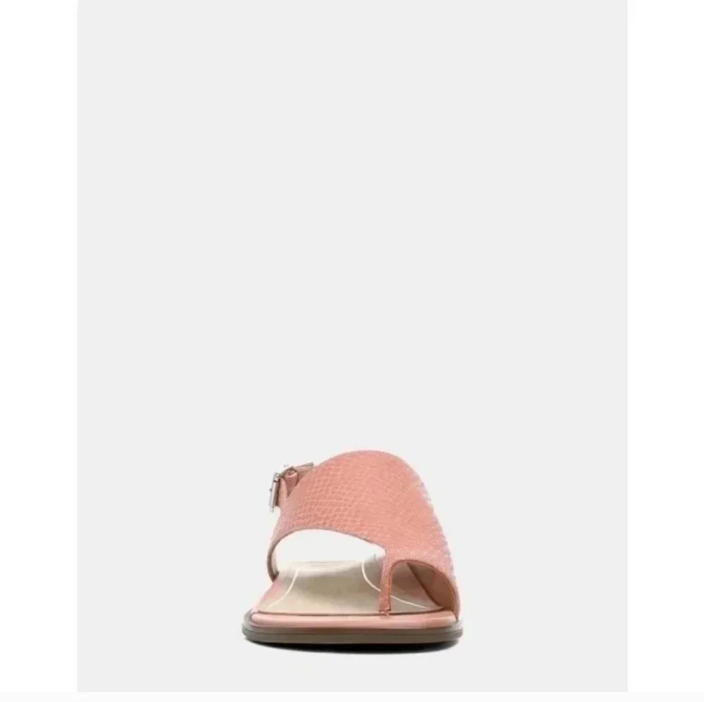 Vionic Ella Toe Loop Sandal in blooming Dahlia leather - Picture 3 of 10
